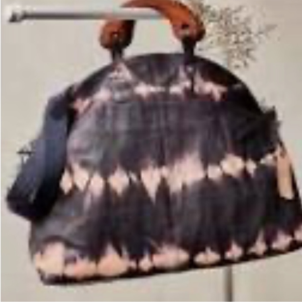 Brand new Free People Shibori Willow Leather Bag with wood handle/shoulder strap - Picture 3 of 4